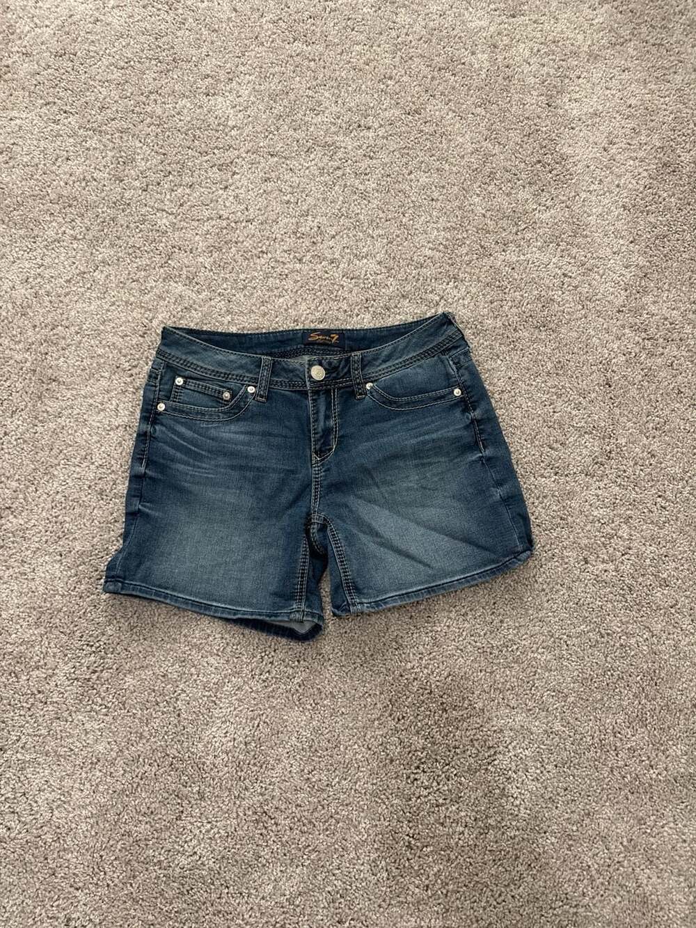 Seven7 Women's Mid Rise Jean Shorts with Embellished size 6